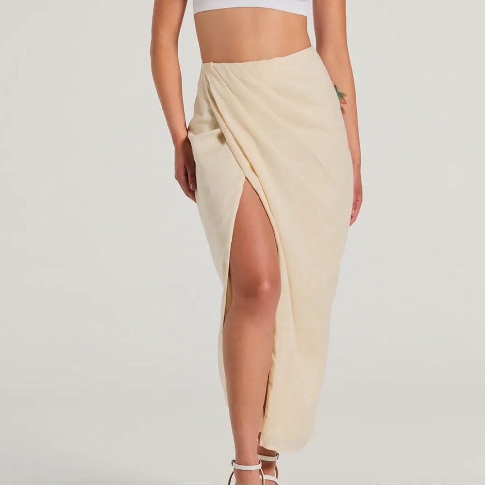 WINDSOR Chic High-Rise Wrap-Slit Midi Skirt in Natural Size Large
